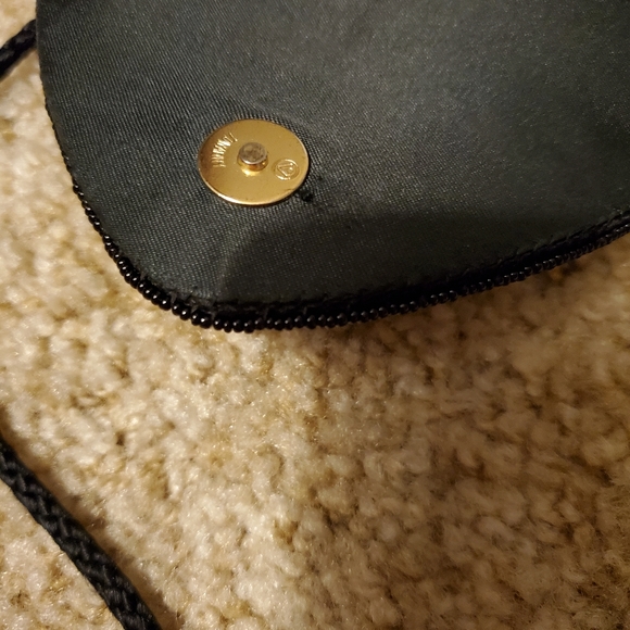 Vintage beaded black small purse with shoulder strap snap closure - Picture 8 of 9
